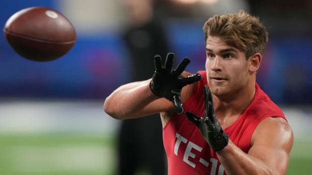 Notre Dame tight end Michael Mayer